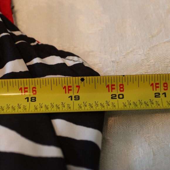 Casual Identity Zebra Print/ Red Reversable Vest Women's Size Large Casual Cozy - Picture 4 of 13